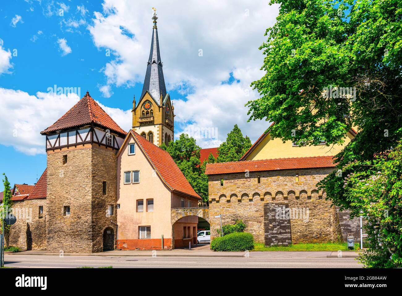 Festungsmauer und Turm in Möckmühl, Eifel, Deutschland Stockfoto