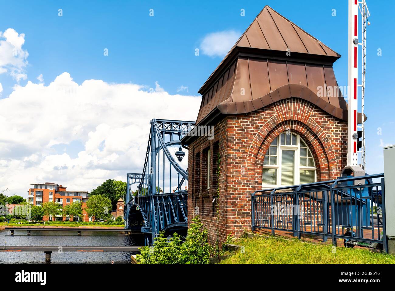 Kaiser-Wilhelm-Brücke über den Ems-Jade Kanal in Wilhelmshaven Stockfoto