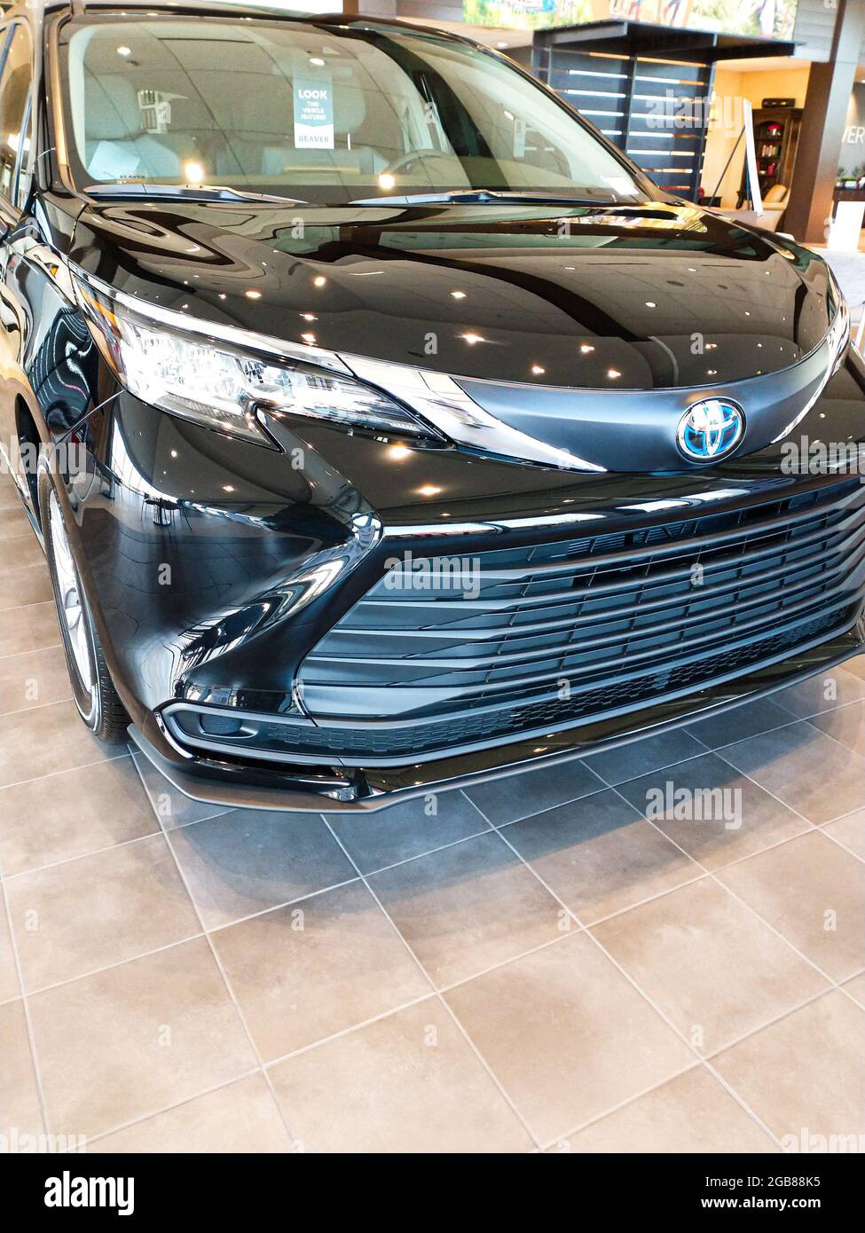 Toyota SUV im Showroom Stockfoto