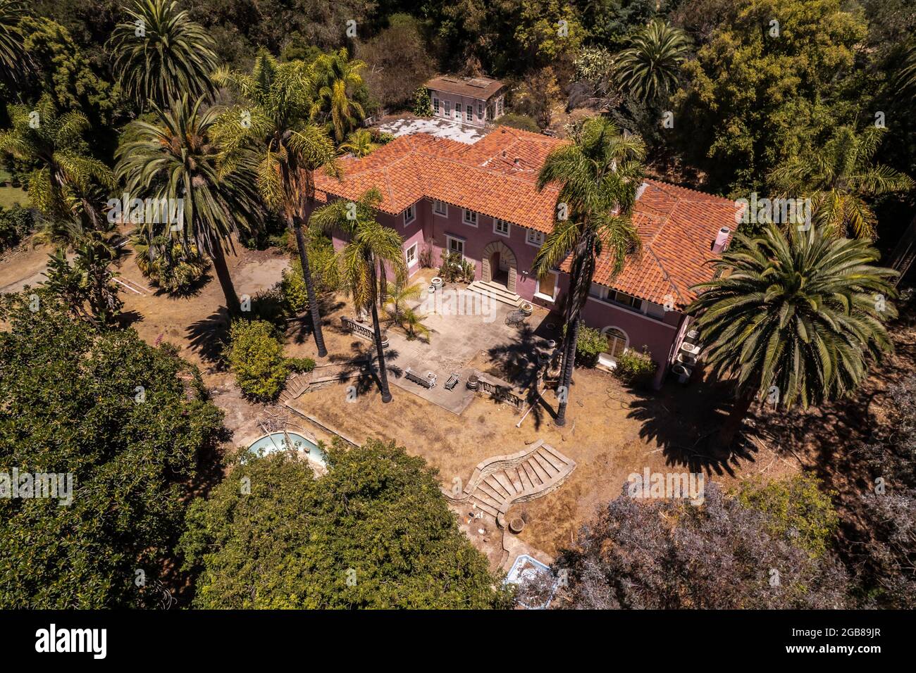Das Anwesen der Familie Bel Air von Osama bin Laden steht zum Verkauf. Das 7100 Quadratmeter große Anwesen mit sieben Schlafzimmern steht zum Verkauf bei 76-28 Millionen Dollar. Das Anwesen wurde nach den Anschlägen vom 11. September von Osama bin Ladens älterem Bruder Ibrahim bin Laden aufgegeben. Stockfoto