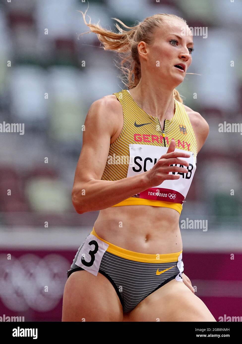 Tokio, Japan. August 2021. Leichtathletik: Olympische Spiele, Frauen, 400 m, heizt im Olympiastadion. Corinna Schwab aus Deutschland im Einsatz. Quelle: Michael Kappeler/dpa/Alamy Live News Stockfoto