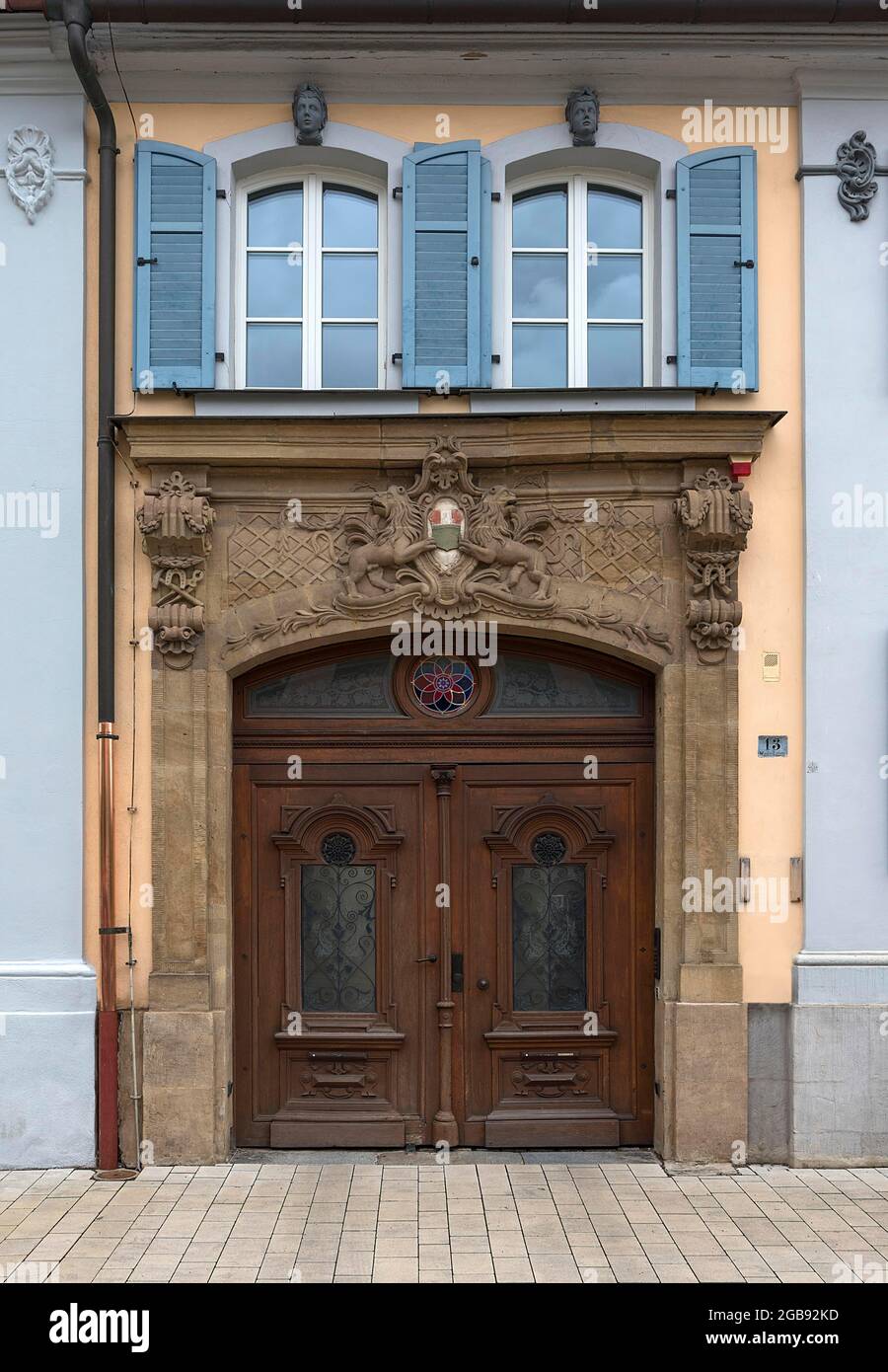 Eingangsportal eines historischen Wohnhauses, Baujahr 1787, Ansbach, Mittelfranken, Bayern, Deutschland Stockfoto
