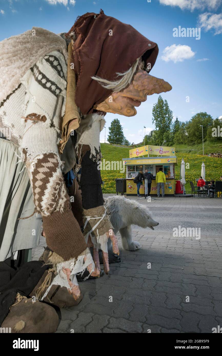 Troll Frau, Fußgängerzone, Haupteinkaufsstraße, Hafnastraeti, Akureyri, Eyjafjoerour, Nordisland, Island Stockfoto