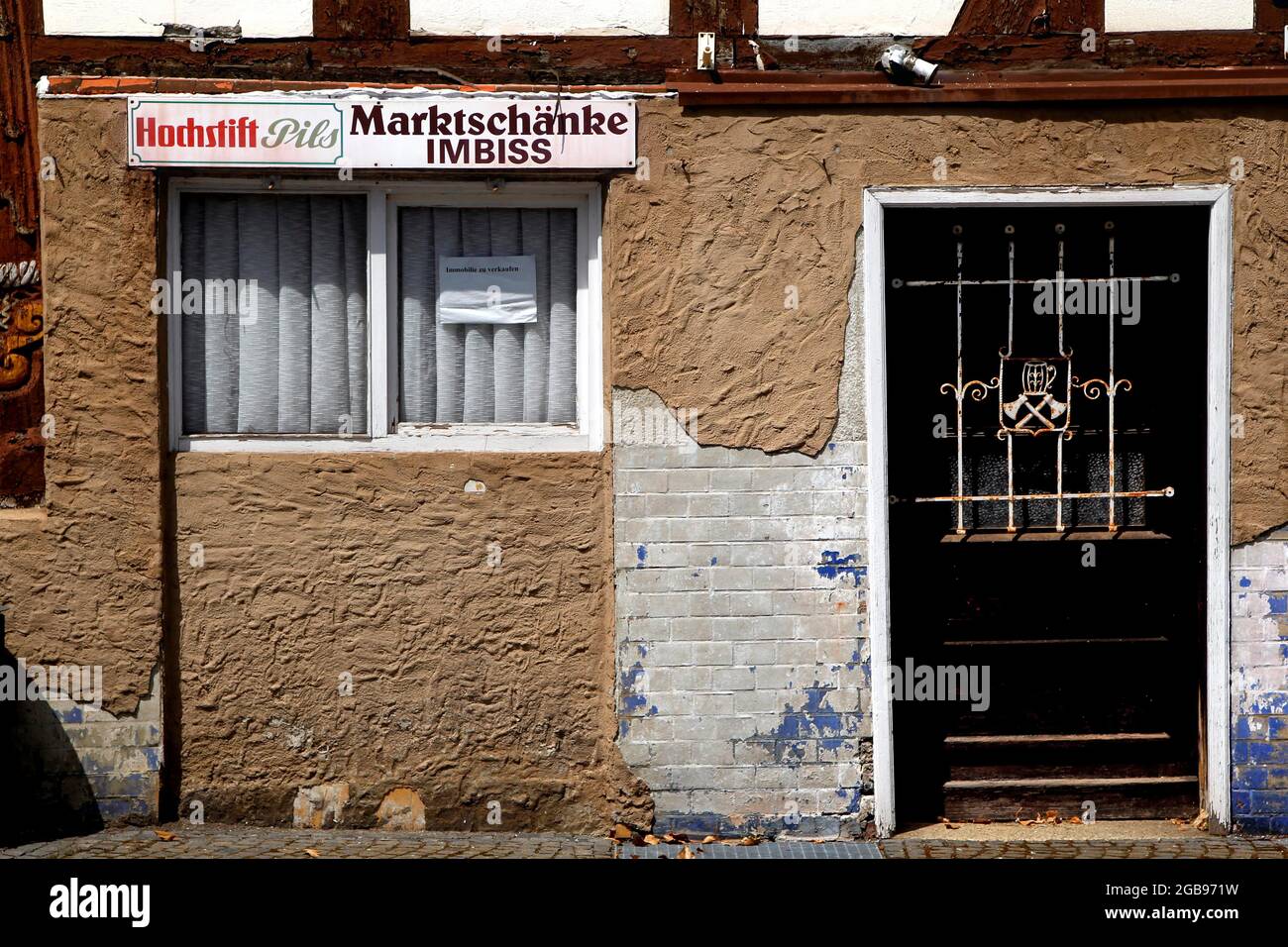 Altes Restaurant, Imbiss, Markttaverne, Geschlossenes Geschäft, Ramshackle House, DDR-Nostalgie, Kolonnenweg, Lochplattenweg, Gruenes Band, Grenzweg Stockfoto