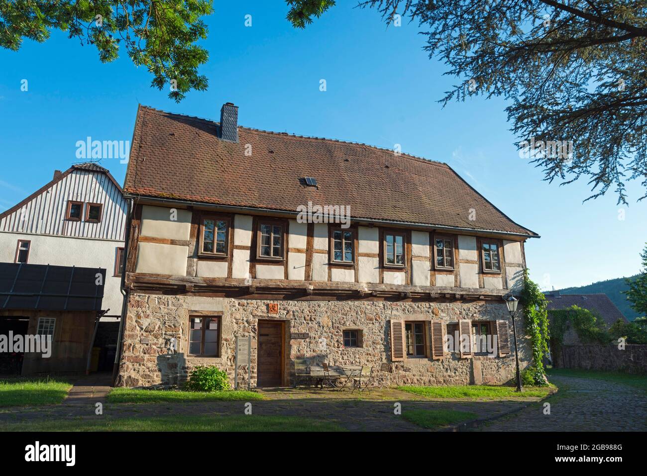 Herman-Nohl-Haus, Herberge an der Klosterkirche, Lippoldsberg, Wesertal Gemeinde, Kreis Kassel, Hessen, Deutschland Stockfoto