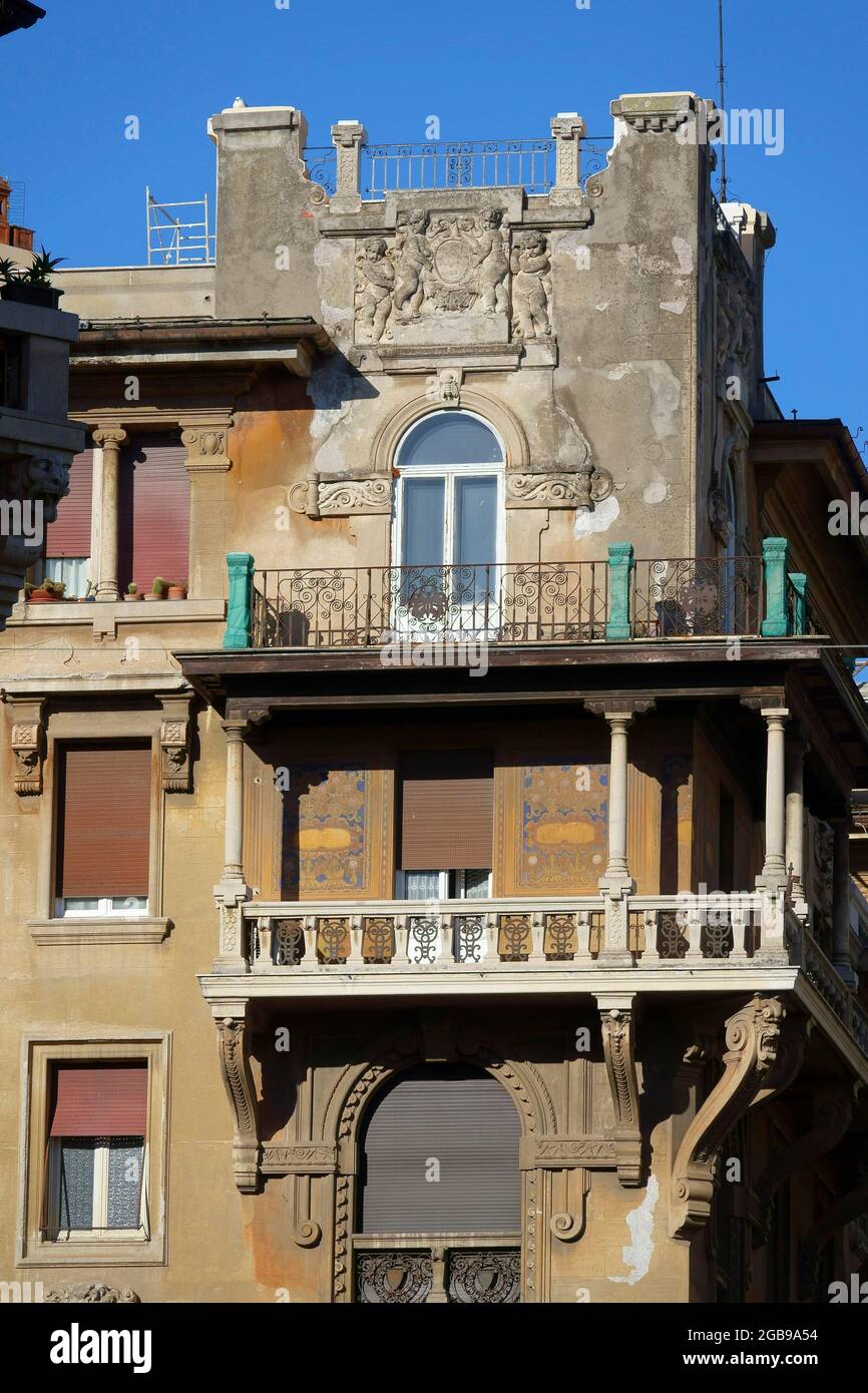 Architekt gino coppede Fotos und Bildmaterial in hoher Auflösung Alamy