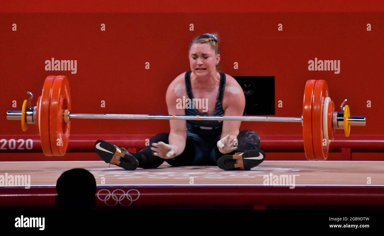 Tokio, Japan. August 2021. Die US-Amerikanerin Martha Ann Rogers reagiert, nachdem sie am Montag, den 2. August 2021, beim Tokyo International Forum in Tokio, Japan, während der Olympischen Spiele in Tokio die 87 kg schwere Gewichtheben der Frauen fallen gelassen hatte. Foto von Keizo Mori/UPI Credit: UPI/Alamy Live News Stockfoto