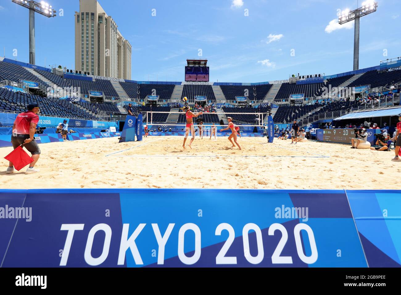 Tokio, Japan, 3. August 2021. Gesamtansicht beim Women's Beach Volleyball Viertelfinale zwischen Brasilien und der Schweiz am 11. Tag der Olympischen Spiele 2020 in Tokio. Quelle: Pete Dovgan/Speed Media/Alamy Live News Stockfoto