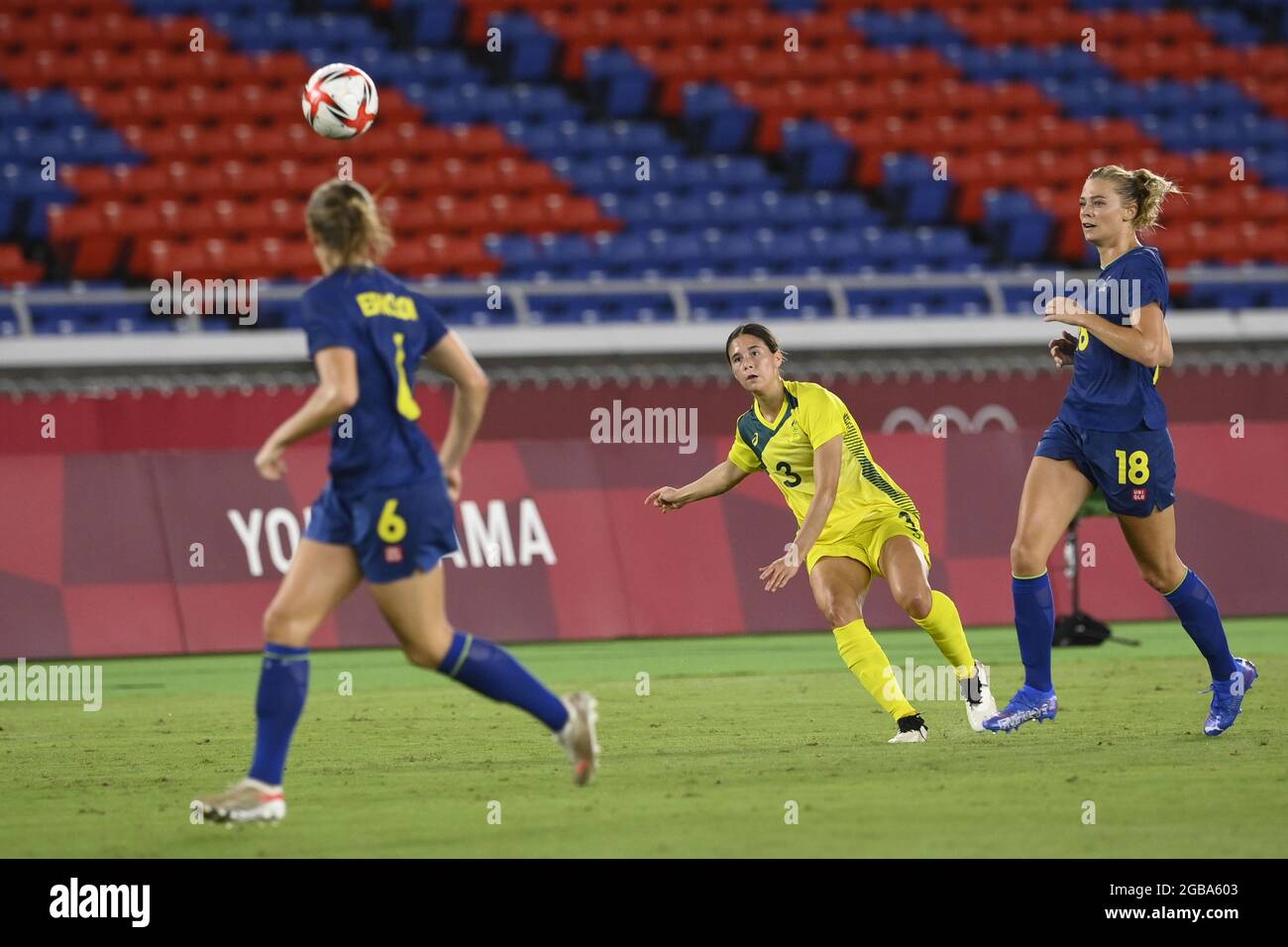 Kyra COONEY-CROSS (AUS) Fridolina ROLFO (SWE) während der Olympischen Spiele Tokio 2020, Fußball-Halbfinale der Frauen zwischen Australien und Schweden am 2. August 2021 im Internationalen Stadion Yokohama in Yokohama, Japan - Foto Foto Kishimoto / DPPI Stockfoto