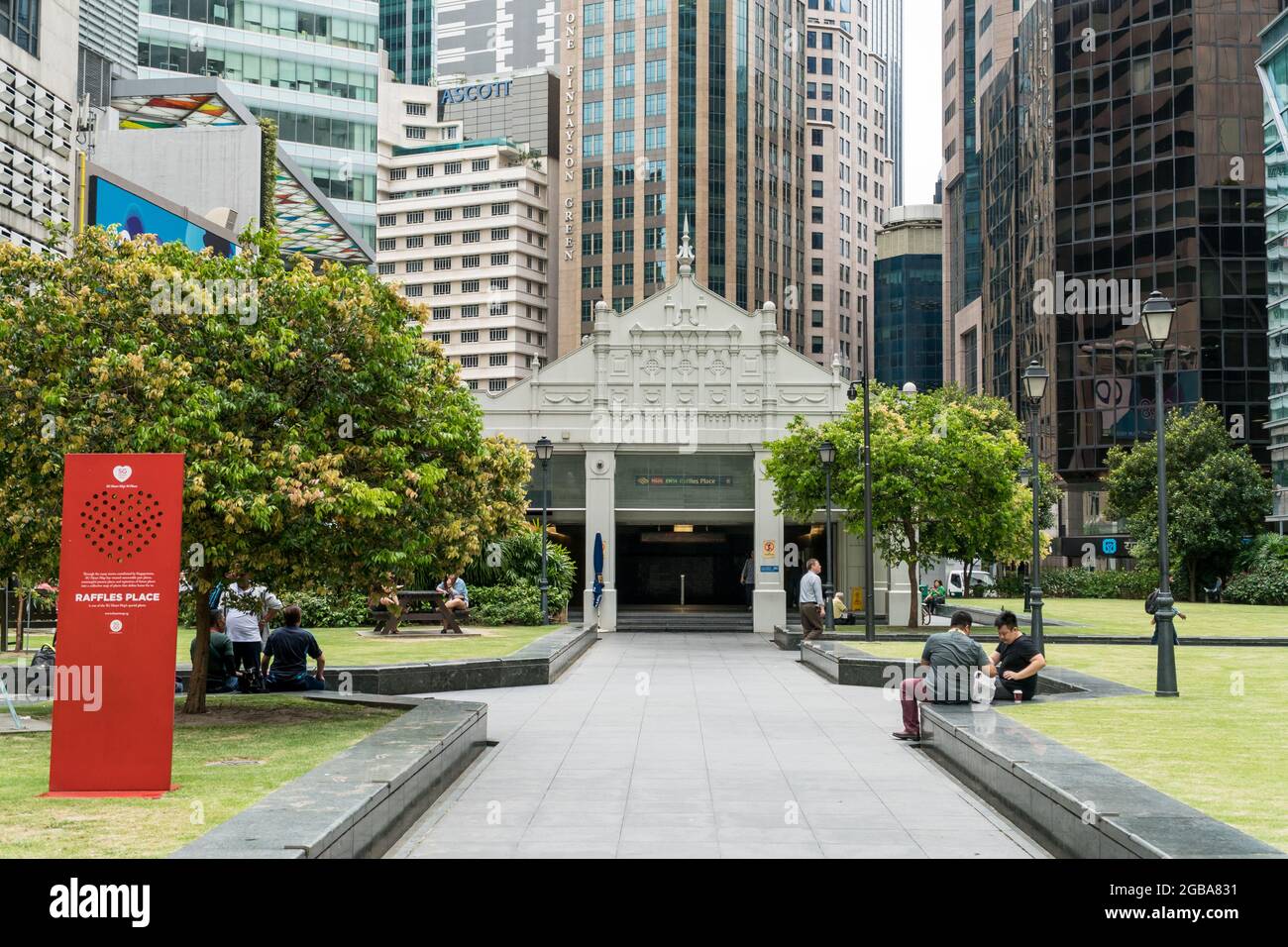 Singapur – 28. januar 2019: Der Raffles Place, die U-Bahn-Station und das Herz des Finanzviertels von Singapur, Handelsflächen im Süden von Singapur Stockfoto