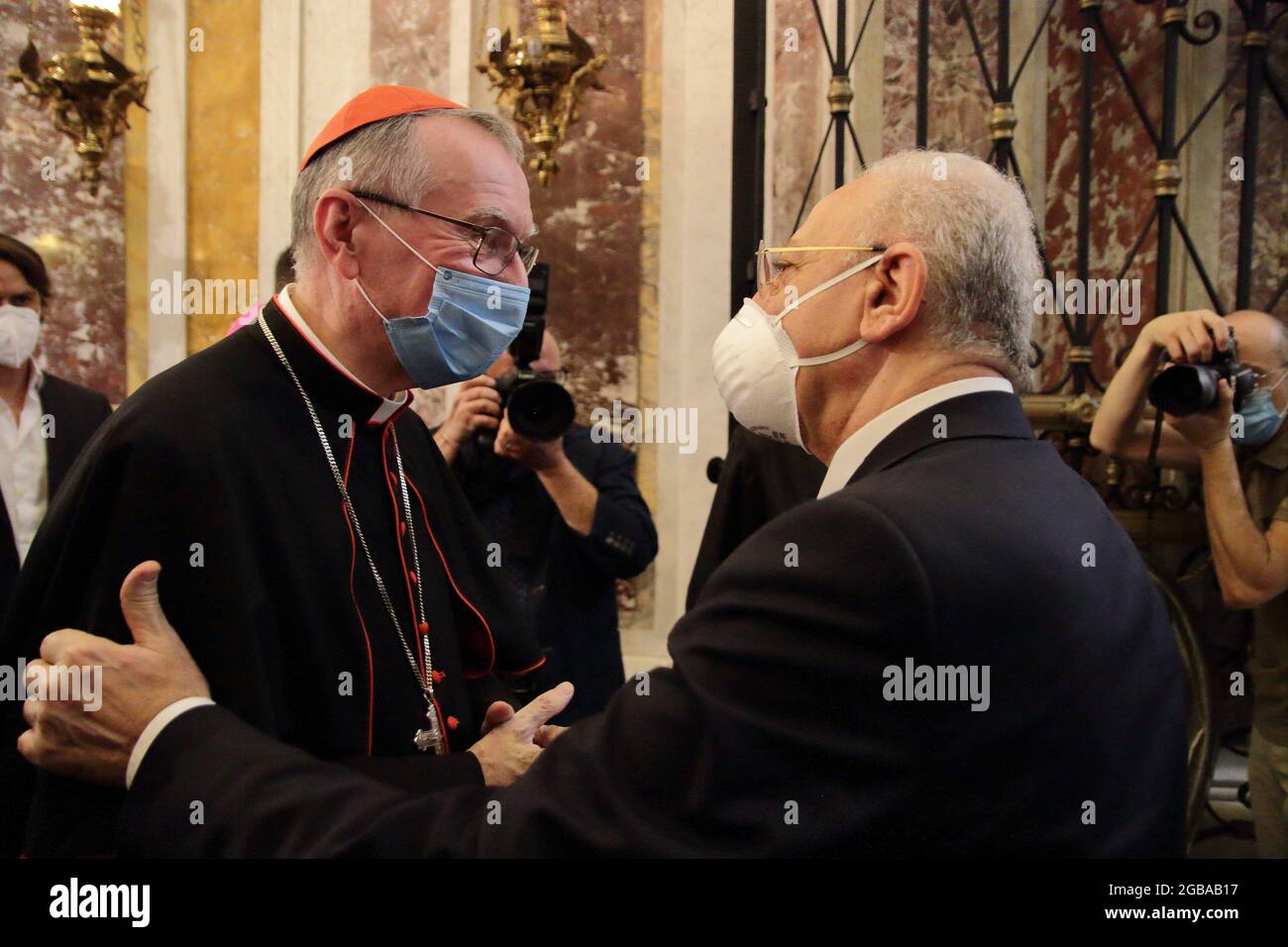 Der Vatikanische Staatssekretär, Kardinal Pietro Parolin, besuchte das Grab des heiligen Alfonso Maria dei Liguori, Kirchenlehrer, dessen Überreste in der gleichnamigen Päpstlichen Basilika aufbewahrt werden. Am Tag der Feier des schutzheiligen der Stadt Pagani, dem Tag, an dem der heilige sein irdisches Leben verließ, hielt Kardinal Parolin im Gebet in der Krypta, die dem Heiligen gewidmet war, inne und hatte dann ein Treffen mit den Redemptoristen und dem Gouverneur der Region Kampanien, Vincenzo De Luca. Am Abend um 20:00 Uhr Konzelebration der Heiligen Messe auf der Piazza Sant'Alfonso in Anwesenheit der Gläubigen Stockfoto