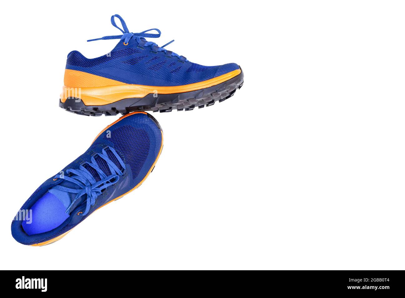 Blaue Sneakers auf weißem, isoliertem Hintergrund Stockfoto