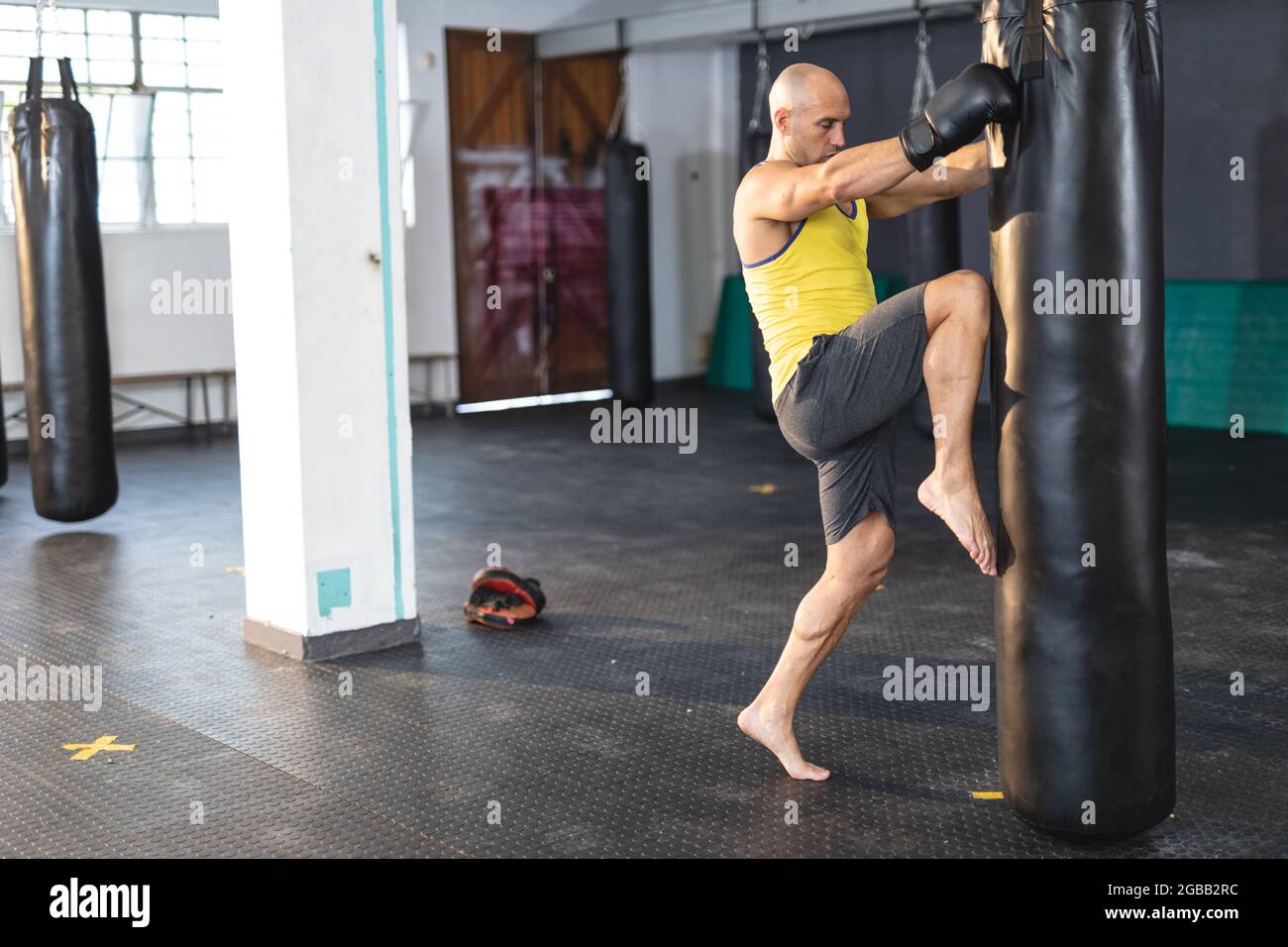 Muscle man boxing -Fotos und -Bildmaterial in hoher Auflösung – Alamy