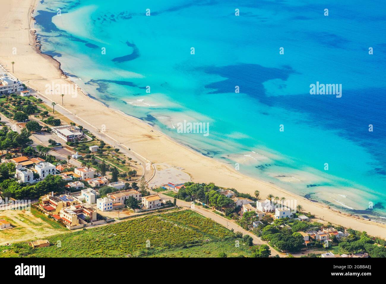 Blick auf San Vito Lo Capo Dorf und Strand, San Vito Lo Capo, Sizilien, Italien, Mittelmeer, Europa Stockfoto