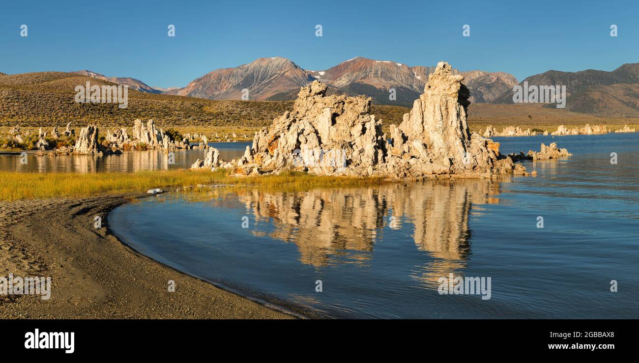 Tuffsteinformationen am Mono Lake, South Tufa State Reserve, Sierra Nevada, Kalifornien, Vereinigte Staaten von Amerika, Nordamerika Stockfoto