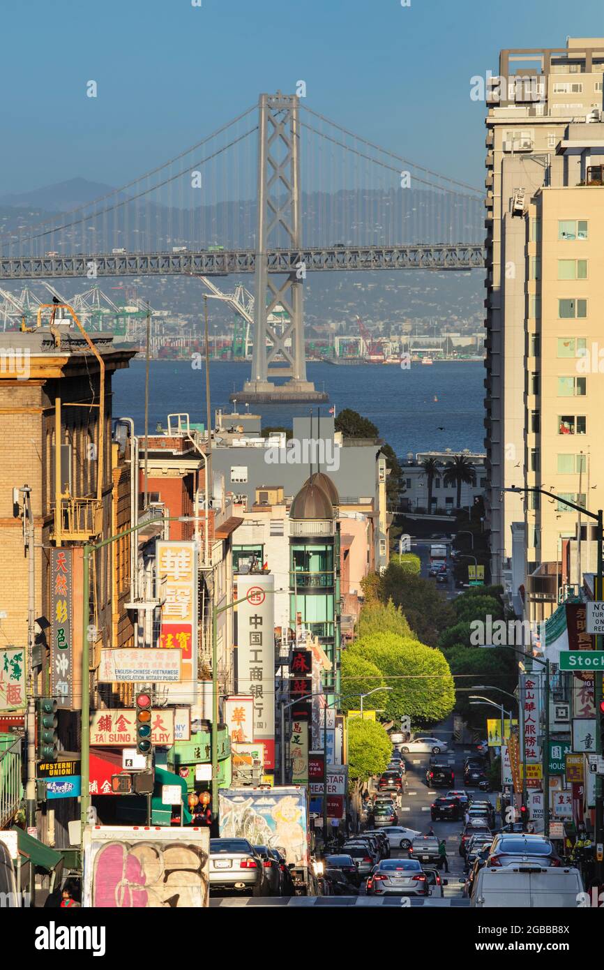 Blick von der California Street auf die Oakland Bay Bridge, San Francisco, Kalifornien, USA, Nordamerika Stockfoto