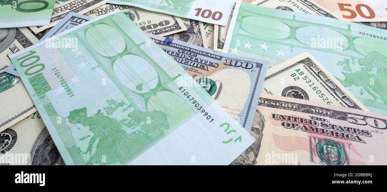Panorama der Textur aus US- und Euro-Banknoten Stockfoto