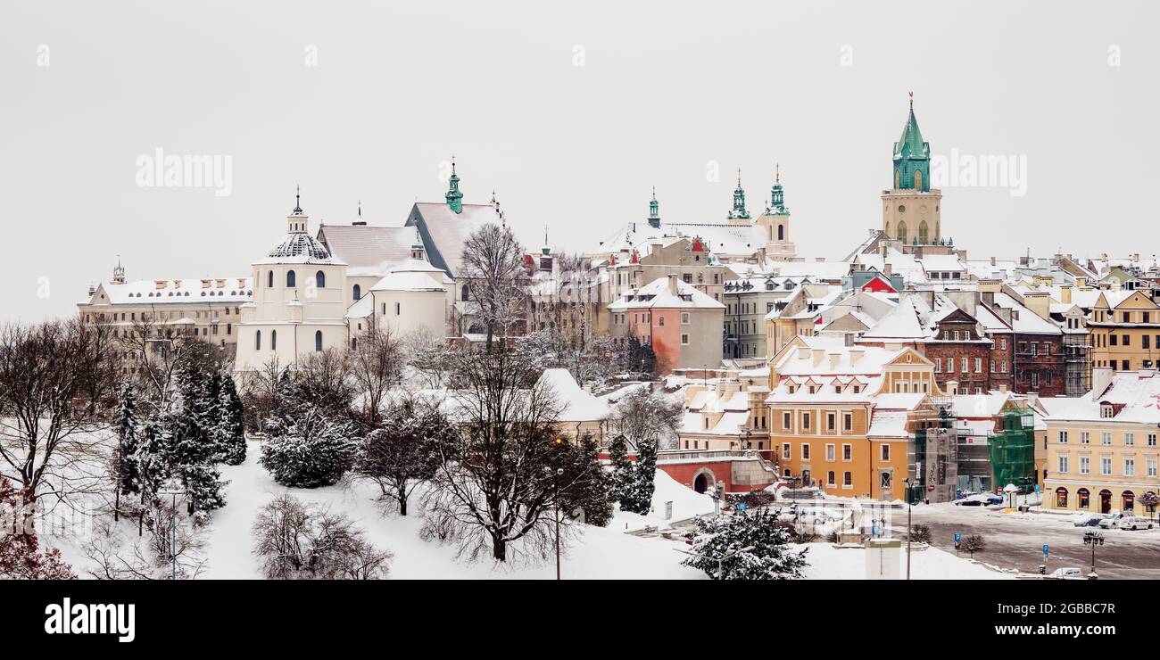 Skyline der Altstadt mit Dominikanerpriorat, Kathedrale und Trinitarian Tower, Winter, Lublin, Woiwodschaft Lublin, Polen, Europa Stockfoto