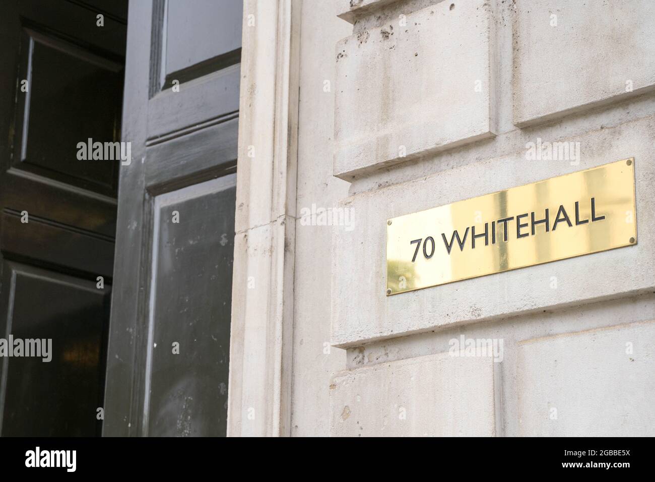 70 WHITEHALL-Banner, polierte goldene Platte London England Stockfoto