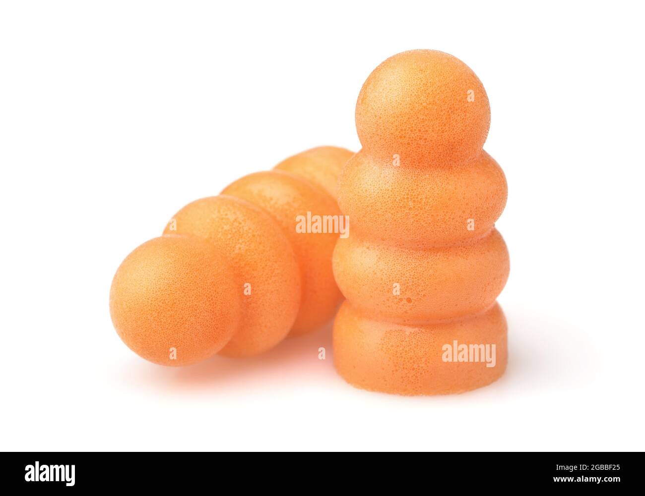 Paar orange Schaumstoff Ohrstöpsel isoliert auf weiss Stockfoto