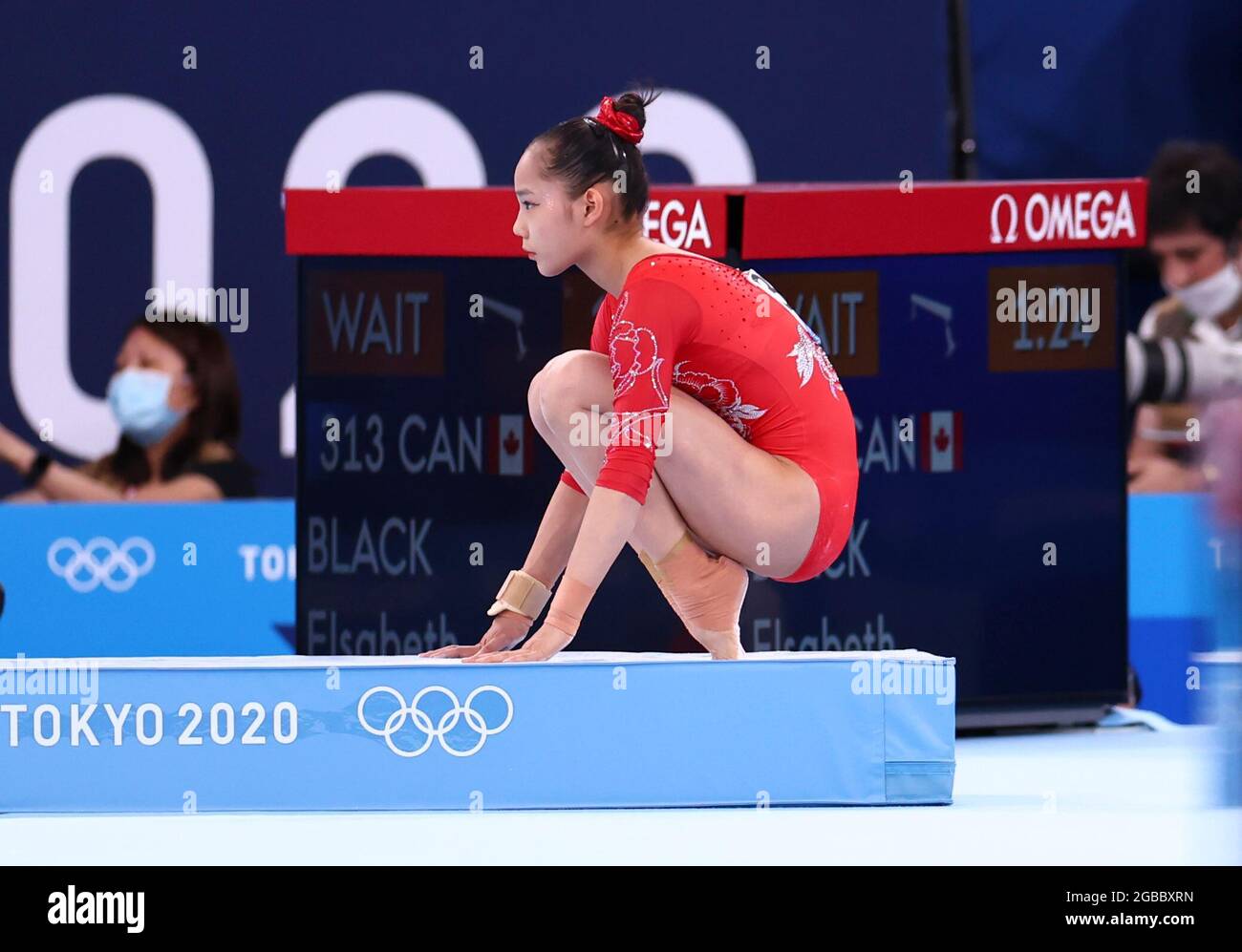 (210803) -- TOKIO, 3. August 2021 (Xinhua) -- Tang Xijing aus China reagiert während des Finales der Frauen im Kunstturnen-Balancier bei den Olympischen Spielen 2020 in Tokio, Japan, am 3. August 2021. (Xinhua/Lan Hongguang) Stockfoto