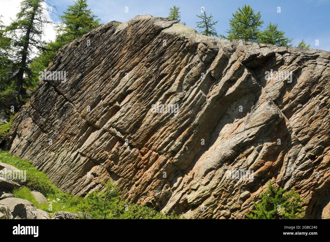 Rocce sul sentiero da Ceresole al lago di Dres nel Parco Nazionale del gran Paradiso Stockfoto