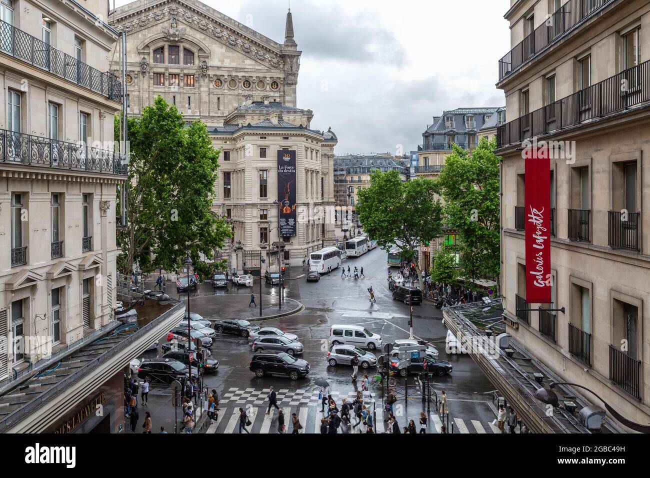 Das Opernhaus Garnier von der Fußgängerbrücke der Galerie Lafayette, rue de Mogador, Paris aus gesehen Stockfoto