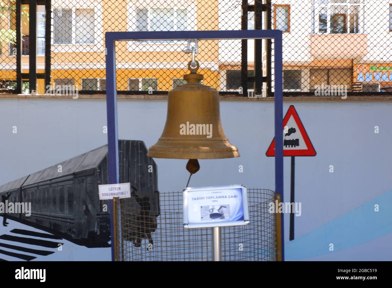 Alte Gathering Bell im Eisenbahnmuseum Stockfoto