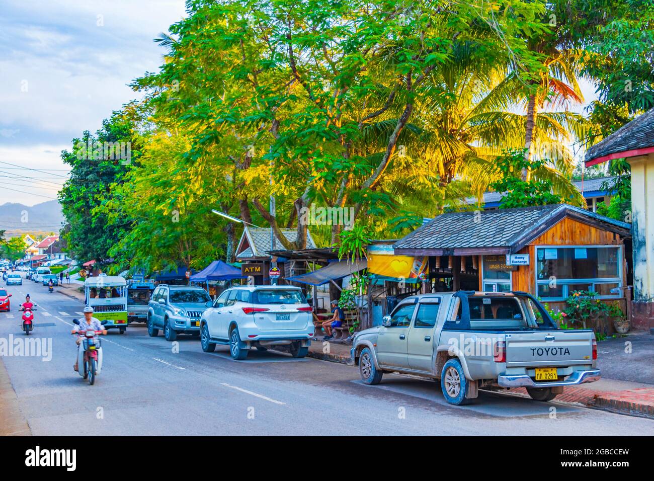 Luang Prabang Laos 16. November 2018 Typische bunte Straßen- und Stadtlandschaft der Altstadt Luang Prabang Laos. Stockfoto