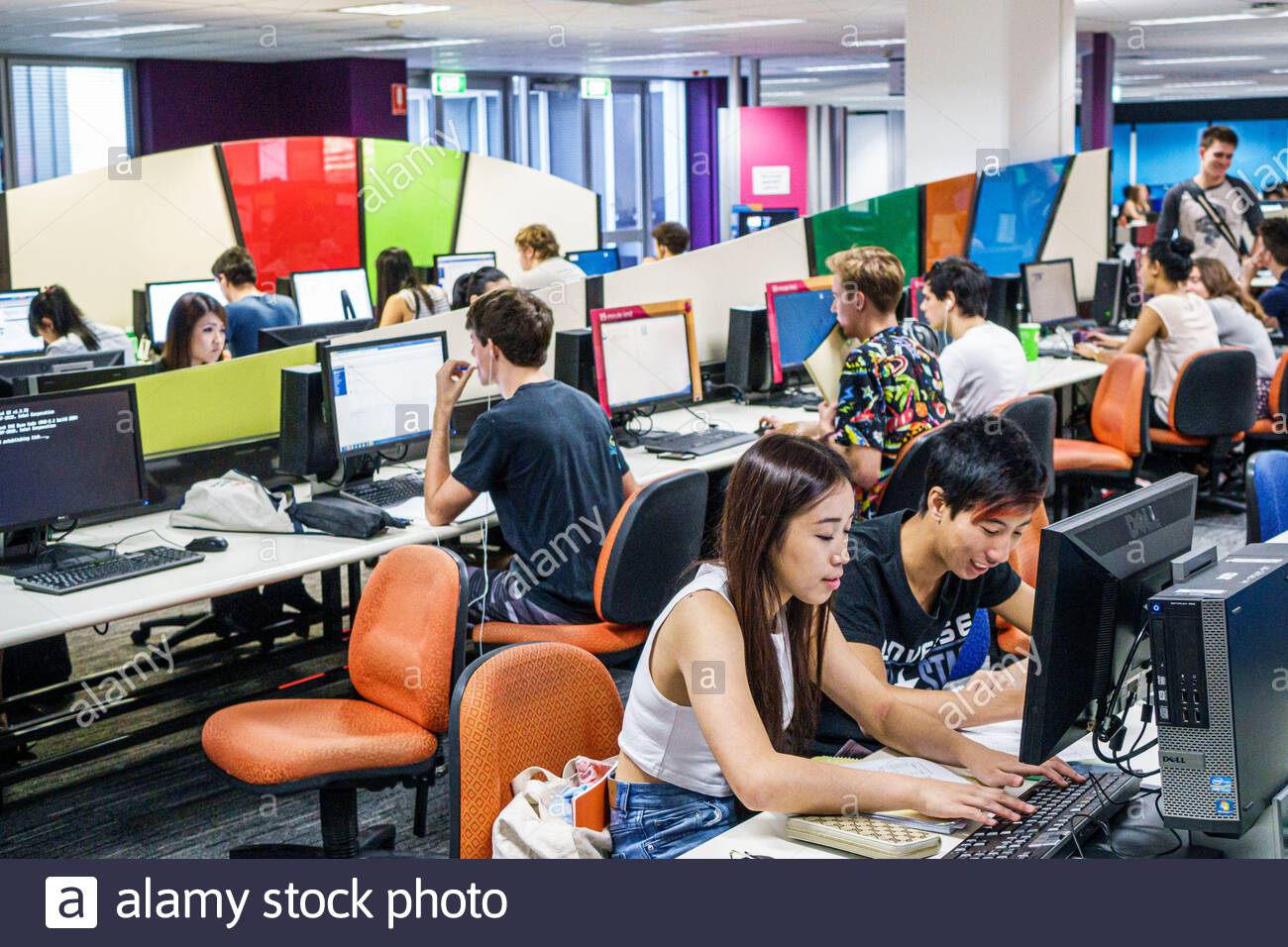 Brisbane Australien, QUT Queensland University of Garden Point Campus A. M. Fraser Library interior inside,teen teens boys girls students,compu Stockfoto