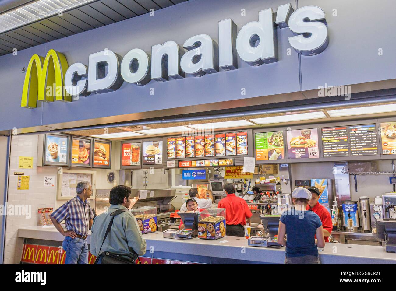 Illinois Chicago O'Hare International Airport McDonald's, Restaurant Fast-Food-Schalter Kunden bestellen, Stockfoto