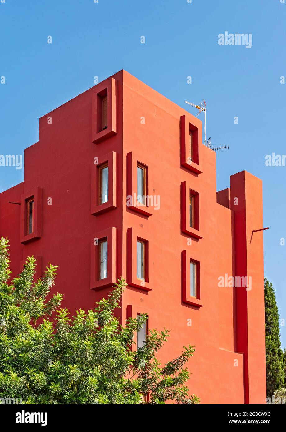 La Muralla Roja (Rote Mauer) Gebäude - postmoderner Apartmentkomplex, entworfen von Ricardo Bofill, Manzanera, Calp (Calpe), Spanien Stockfoto