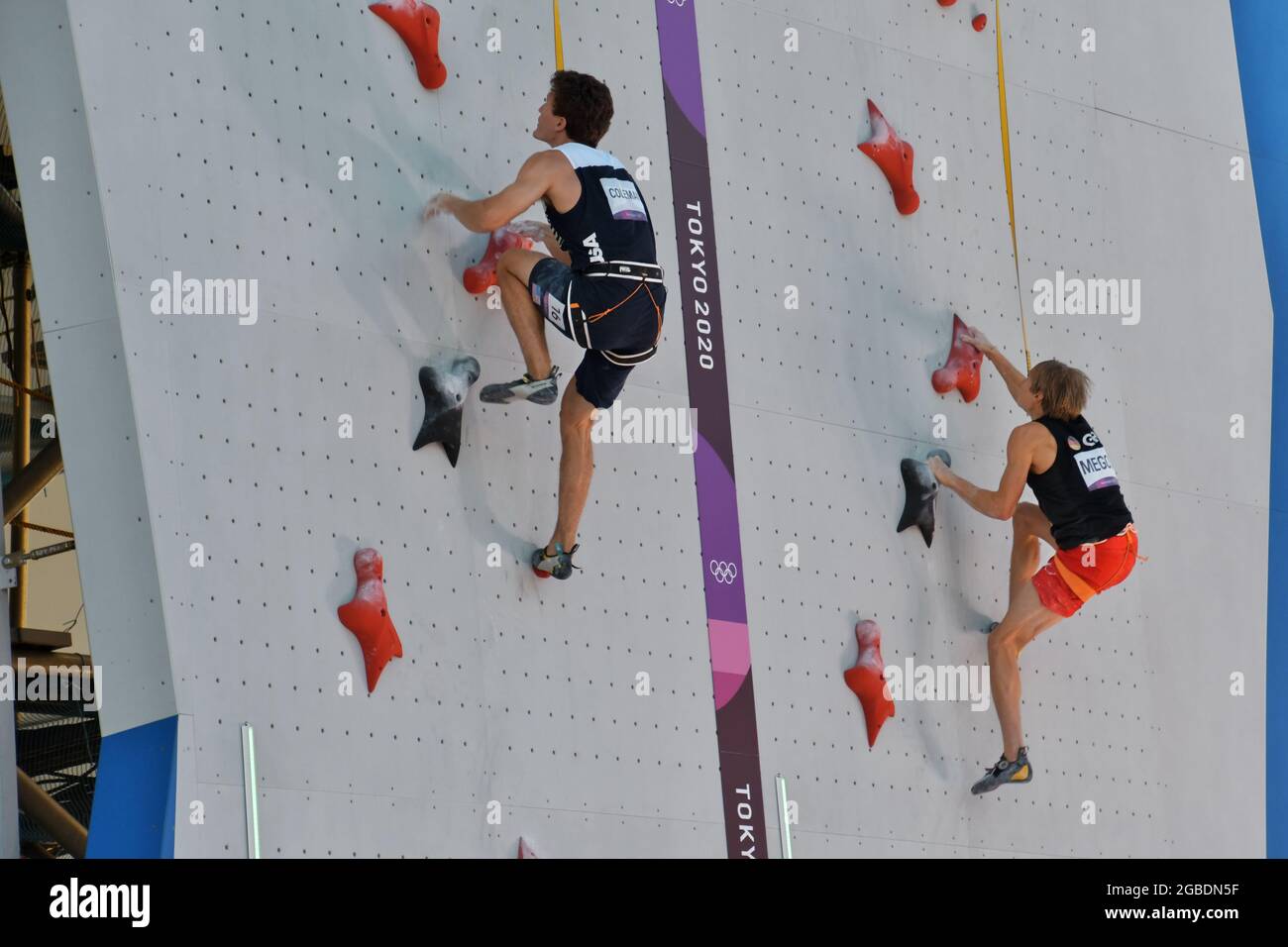 Tokio, Japan. August 2021. Nathaniel Coleman (L) der USA und Alexander Megos aus Deutschland treten am Dienstag, den 3. August 2021, im Aomi Urban Sports Park in Tokio, Japan, bei der Speed Qualification während der Olympischen Spiele in Tokio für den Männersport an. Foto von Keizo Mori/UPI Credit: UPI/Alamy Live News Stockfoto