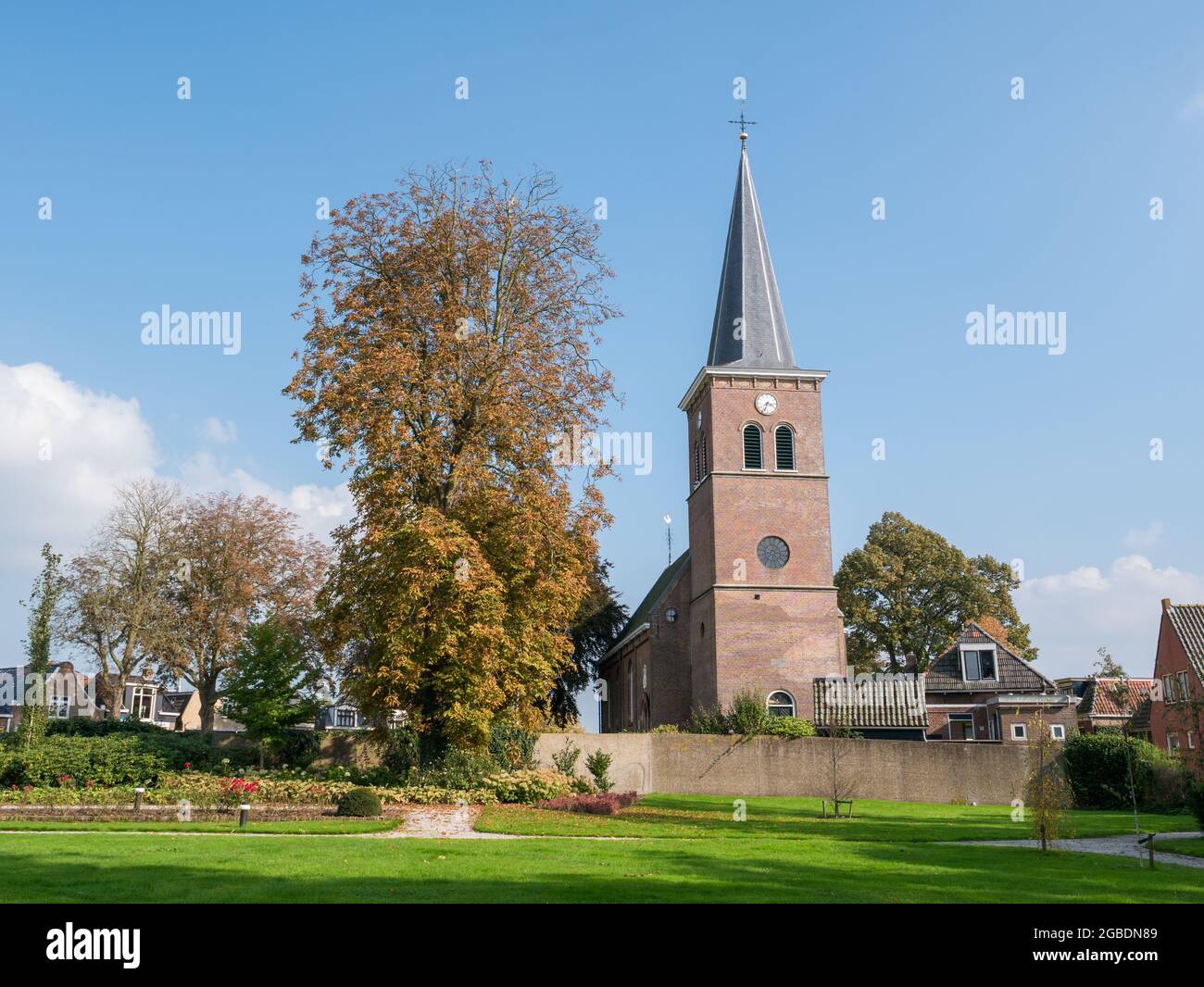 Reformierte Kirche Terptsjerke im Dorf Akkrum, Friesland, Niederlande Stockfoto