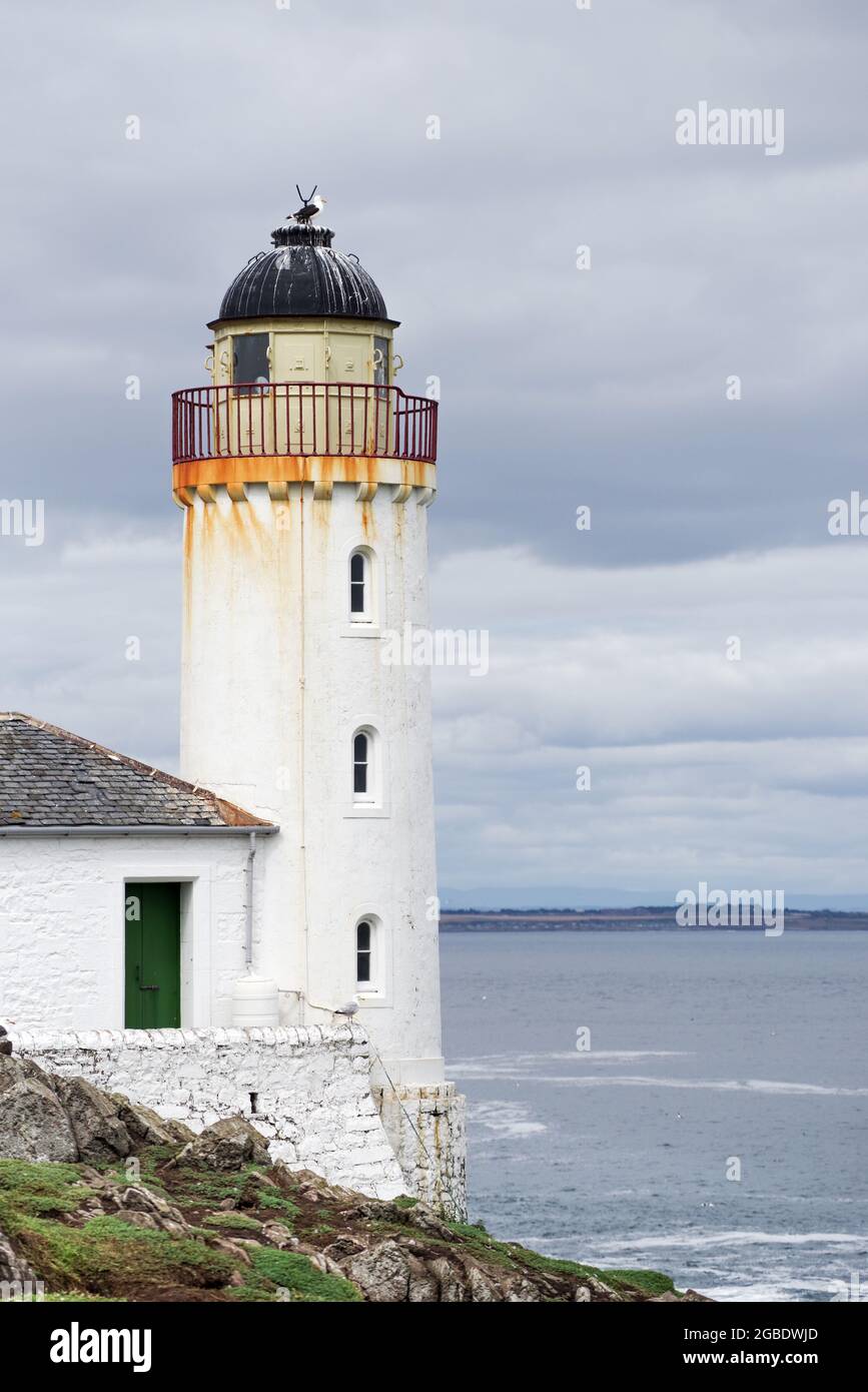 Ausgedient Low Light Leuchtturm auf der Isle of May - Schottland Stockfoto