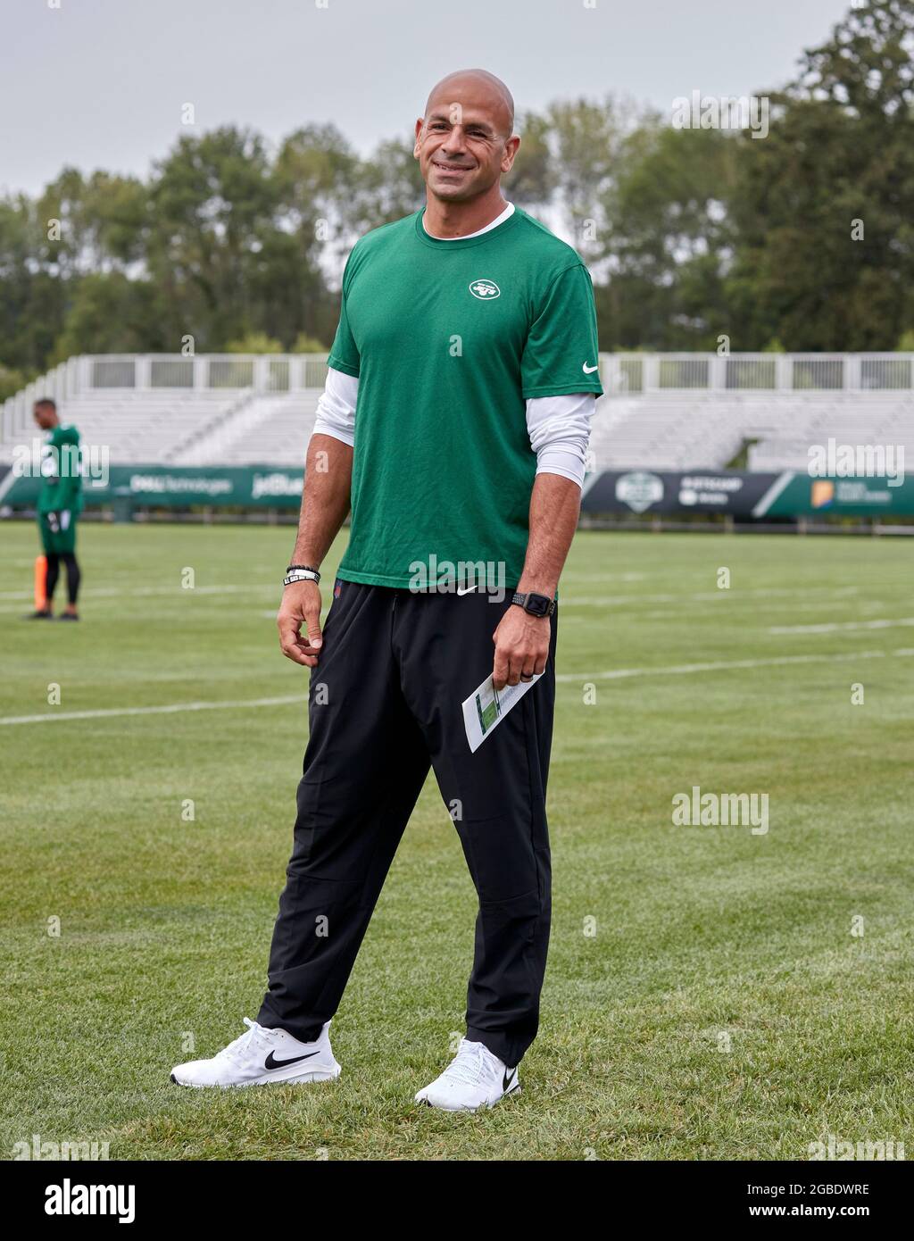 3. August 2021, Florham Park, New Jersey, USA: Robert Saleh, Cheftrainer  der New Yorker Jets, plaudert mit der Presse über den Beginn des Trainings  im Atlantic Health Jets Training Center, Florham Park,