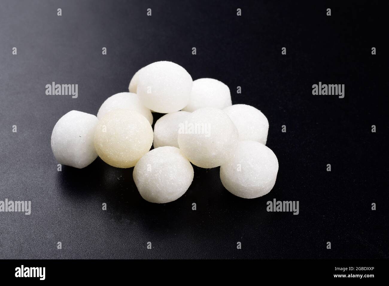 Nahaufnahme Von Naphthalin Balls, Insekten Repellents Balls Stockfoto