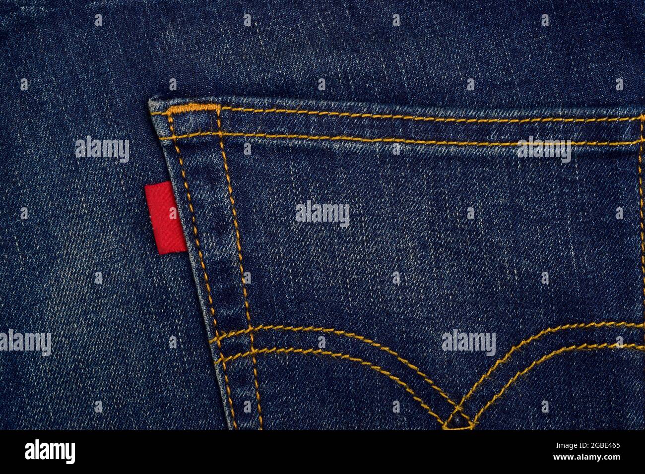 Red Label auf Denim-Jeans Stockfoto