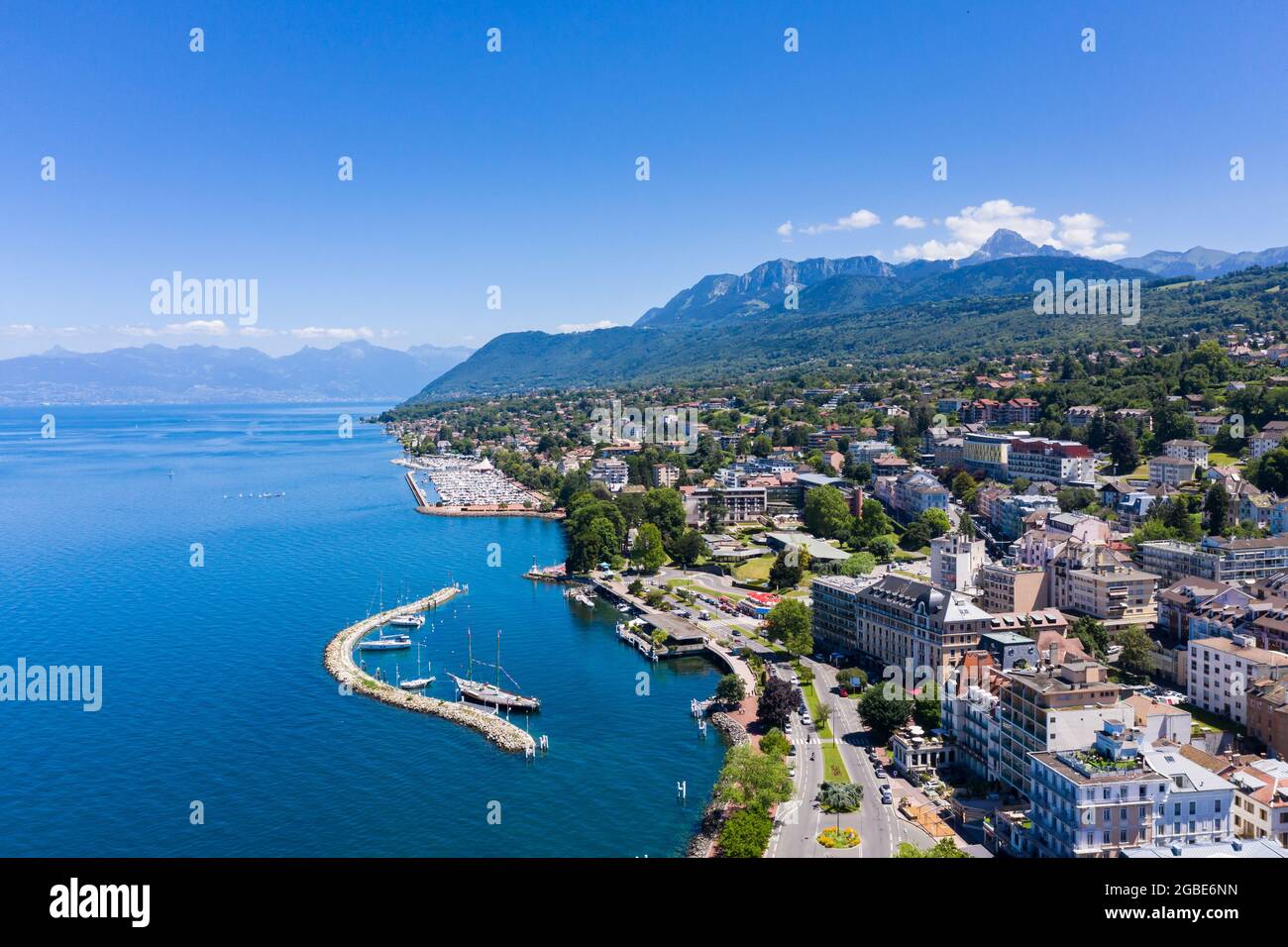 Luftaufnahme von Evian (Evian-Les-Bains) Stadt in Haute-Savoie in Frankreich Stockfoto