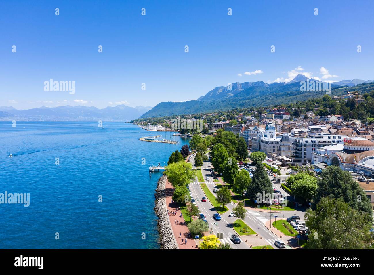Luftaufnahme von Evian (Evian-Les-Bains) Stadt in Haute-Savoie in Frankreich Stockfoto
