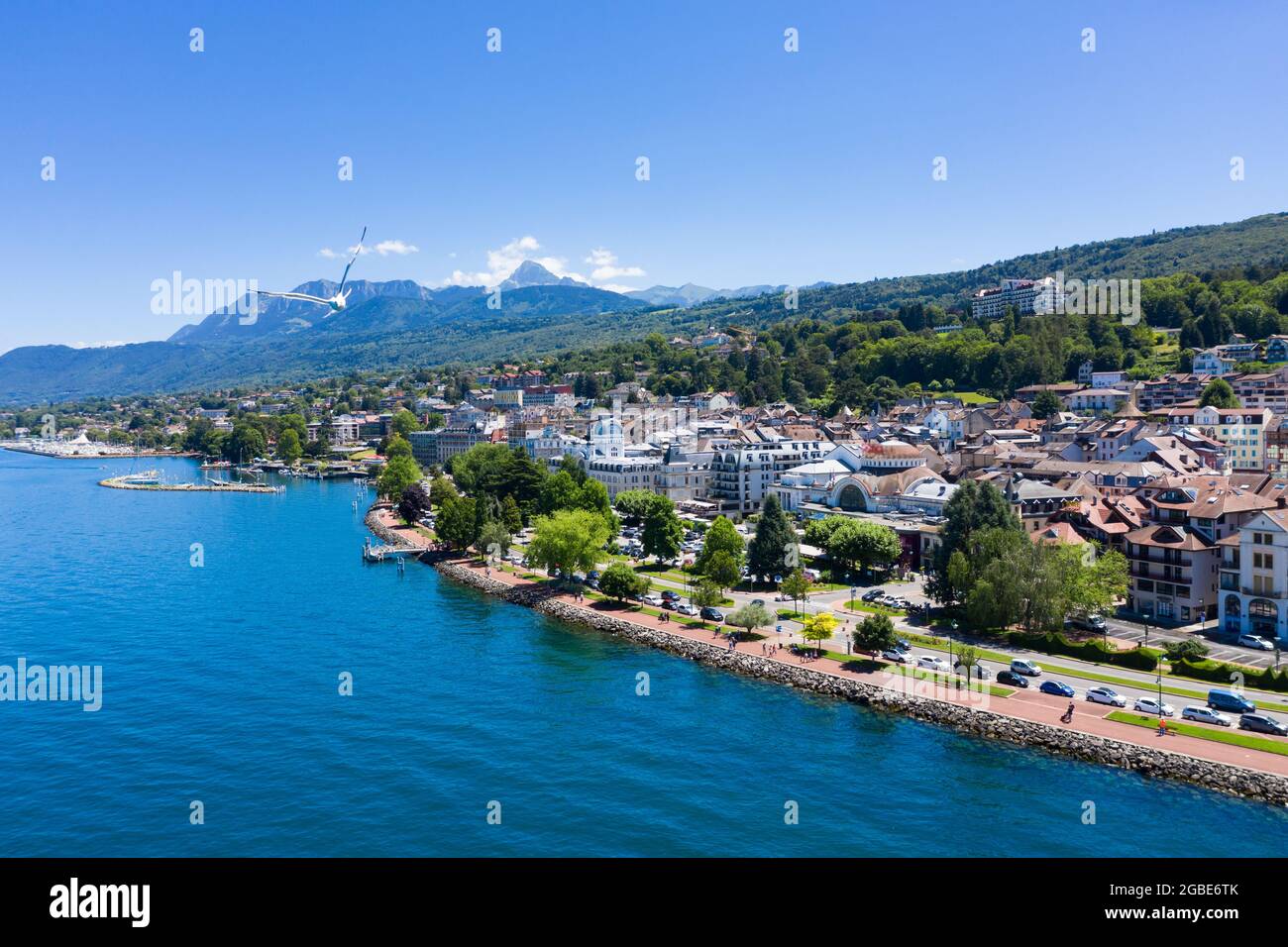 Luftaufnahme von Evian (Evian-Les-Bains) Stadt in Haute-Savoie in Frankreich Stockfoto