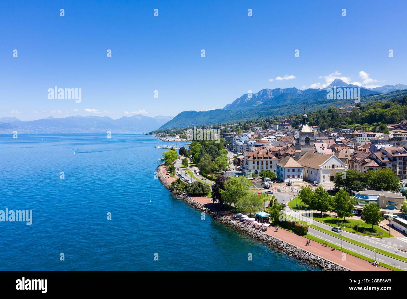 Luftaufnahme von Evian (Evian-Les-Bains) Stadt in Haute-Savoie in Frankreich Stockfoto