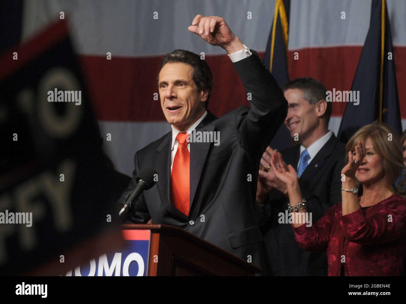 NEW YORK - November 02: Andrew Cuomo, Sohn von drei - Bezeichnung Gouverneur Mario Cuomo, war wie die Einrichtung Kandidat angesehen versprach aber bedeutende Änderung während der Kampagne. Republikanische Carl Paladino stützte sich auf ein außenseiter Bild und im nördlichen Teil des Staates, die stark von der Rezession trotz Ärger getroffen wurde an den Amtsinhabern im ganzen Land einsetzte, New York Atty. Gen. Andrew M. Cuomo, wer hat die meiste Zeit seines erwachsenen Lebens in der Regierung verbrachte, Dienstag gewählt wurde Gouverneur von New York, den Job seines Vaters, Mario, für die drei Begriffe statt. Am 2. November 2010 in New York City Personen: Andrew Stockfoto