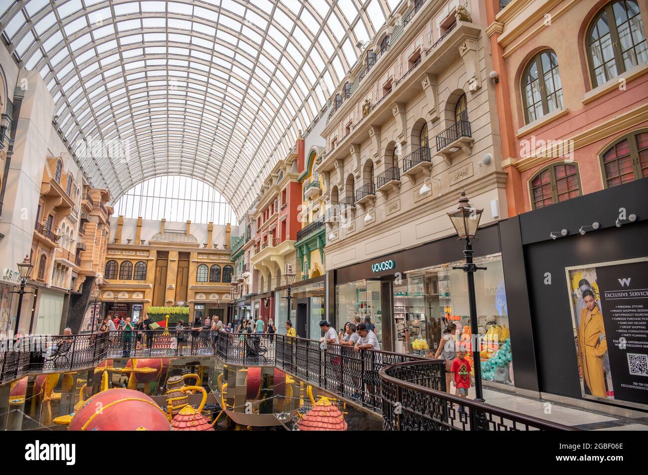 Edmonton, Alberta - 1. August 2021: In der West Edmonton Mall, die einst das größte Einkaufszentrum der Welt war. Stockfoto