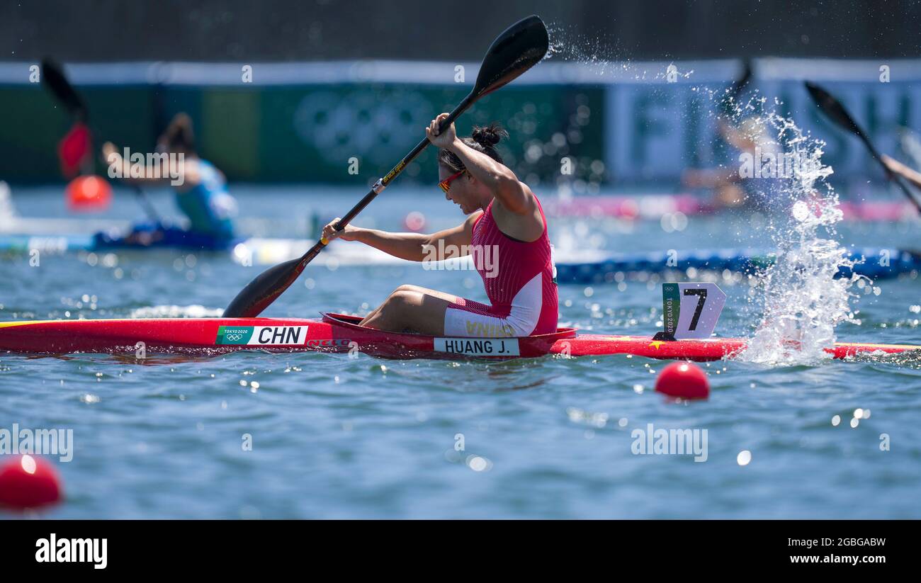 Tokio, Japan. August 2021. Huang Jieyi aus China tritt während der einzigen 500m-Hitze im Kanu-Sprint-Frauenkajak bei den Olympischen Spielen 2020 in Tokio, Japan, am 4. August 2021 an. Quelle: Fei Maohua/Xinhua/Alamy Live News Stockfoto