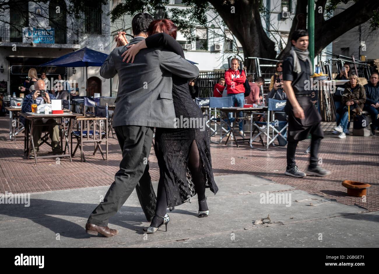 Tango-Tänzer auf der Plaza Dorrego in San Telmo, Buenos Aires, Argentinien Stockfoto