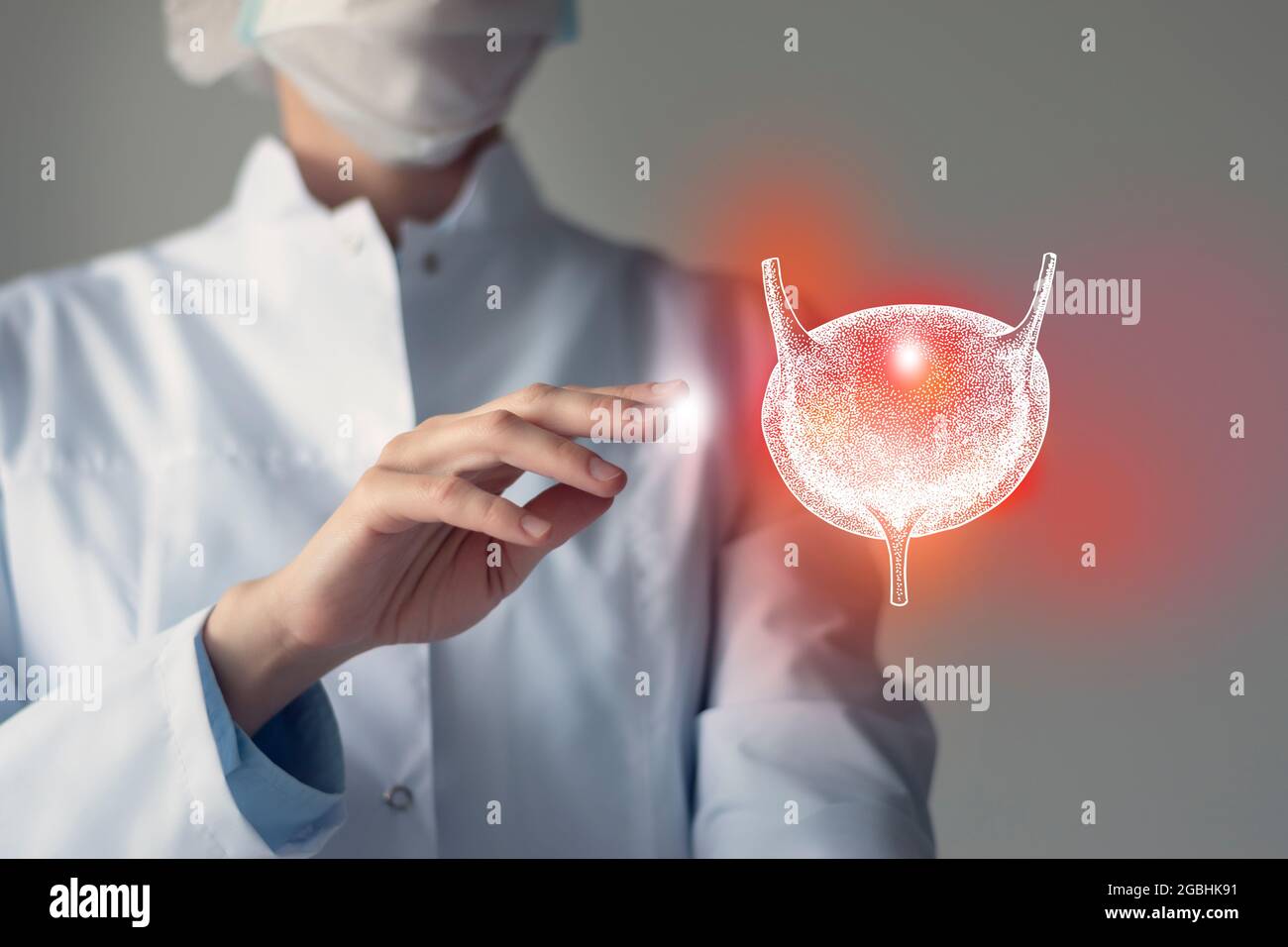 Ärztin berührt virtuelle Blase in der Hand. Verschwommenes Foto, handgezeichnetes menschliches Organ, rot als Symbol der Krankheit hervorgehoben. Krankenhausdienst im Gesundheitswesen Stockfoto