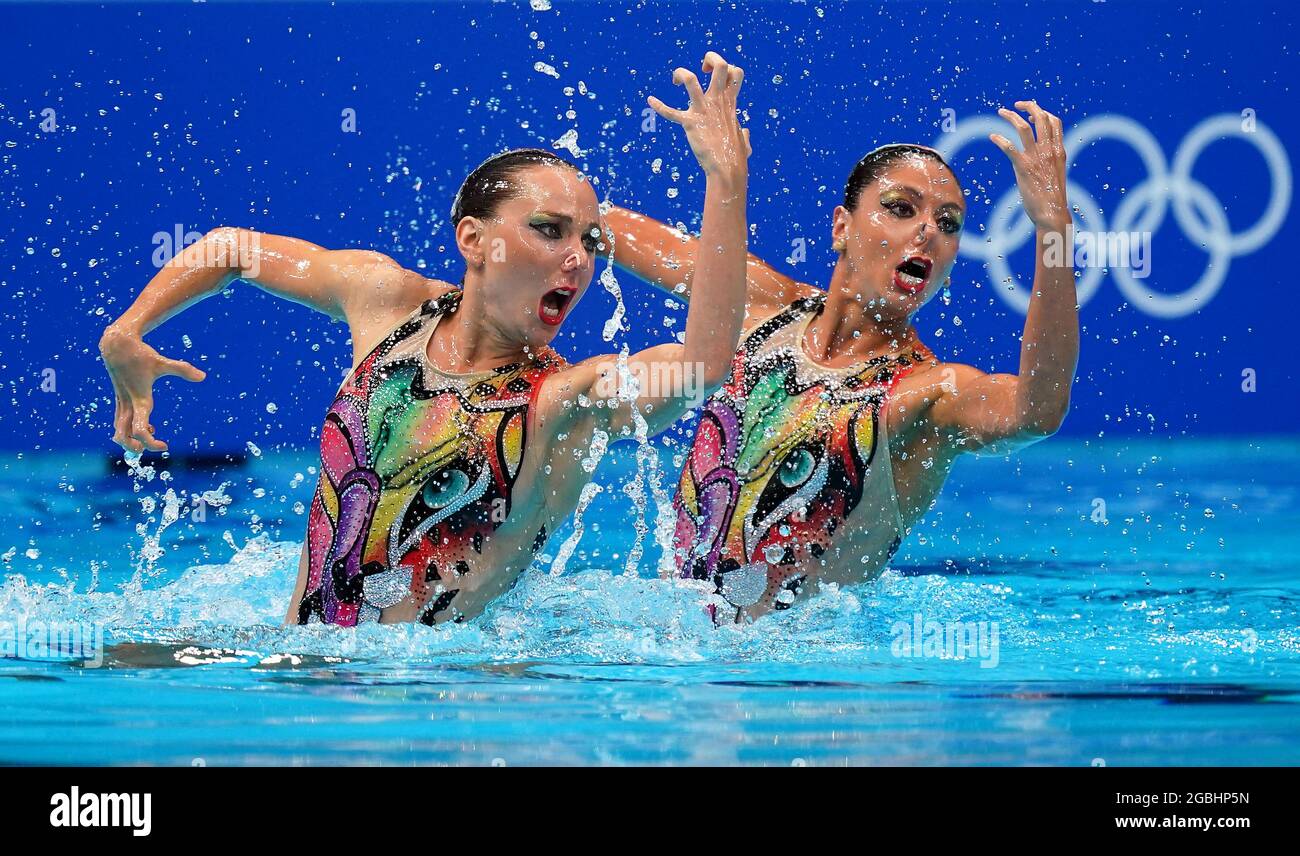Die Italiener Linda Cerruti und Costanza Ferro treten am zwölften Tag der Olympischen Spiele in Tokio 2020 in Japan beim Finale des künstlerischen Schwimmens im Tokyo Aquatics Center an. Bilddatum: Mittwoch, 4. August 2021. Stockfoto