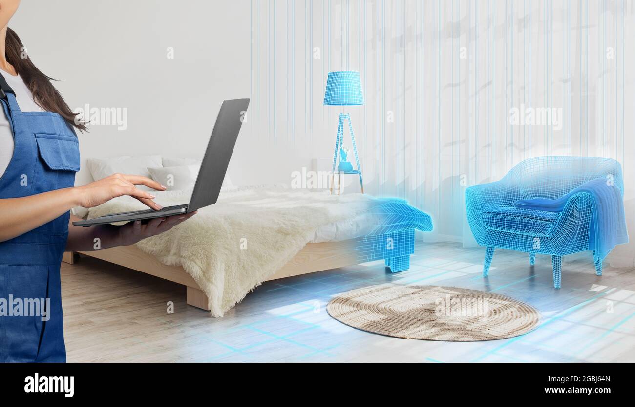 Weibliche Designerin erstellt Schlafzimmer Innenarchitektur Projekt auf Laptop-Computer, Collage mit Mesh-Wohnkultur Modelle Stockfoto