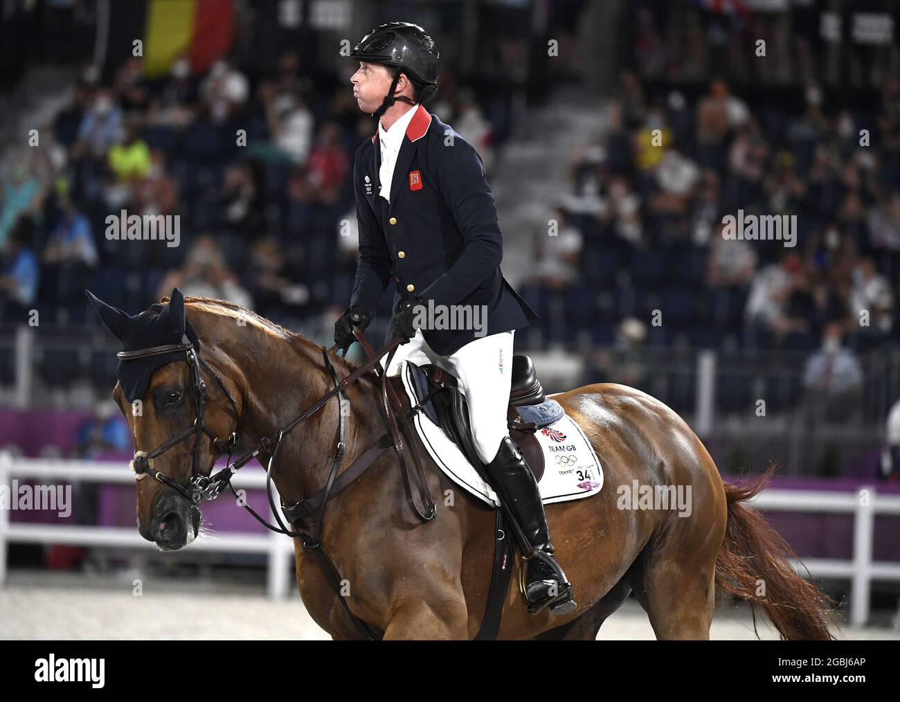 Tokio, Japan. August 2021. Der britische Ben Maher, bei Explosion W, atmet aus, als er seine Sprünge im Jump-Off beendet, um am Mittwoch, den 4. August 2021 in Tokio, Japan, die Goldmedaille beim Einzelspringen im Reitsport bei den Olympischen Spielen 2020 in Tokio zu gewinnen. Foto von Mike Theiler/UPI Credit: UPI/Alamy Live News Stockfoto